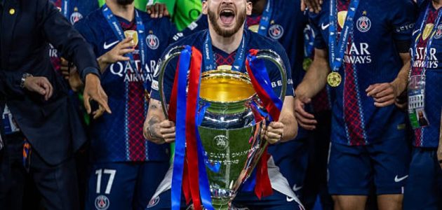 كفاراتسخيليا يتوج بجائزة أفضل لاعب في دوري الأبطال 2025/2026